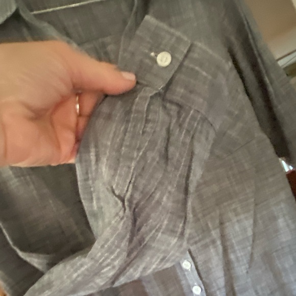 Columbia Lightweight Denim looking Gauzy Button Down Top V neck Size Large - Picture 3 of 4